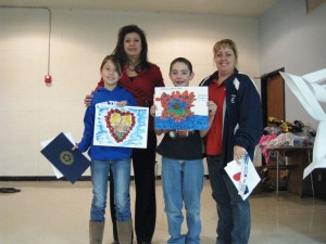 From L to R: Taylor Hearn with mother Carrie Hearn and Brannan Artman with mother Kim Artman.